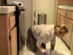 Stepmom Is Raunchy And Stuck In The Oven - Big cock